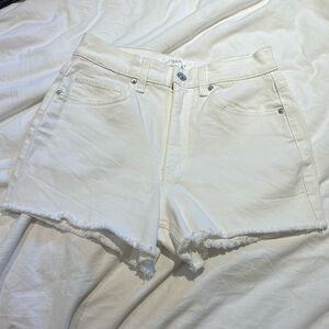 Dynamite - White Distressed Denim Jean Shorts in Size 25